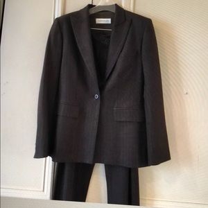 Bernard Zin suit size 6 excellent condition